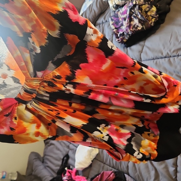 Beautiful top - Picture 4 of 4